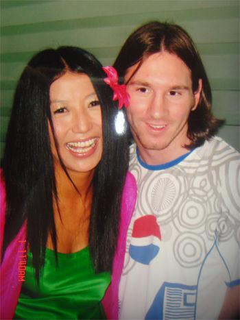 女星与球星合影:贝利抱半裸钟楚红 女星与球星合影:贝利抱半裸钟楚红