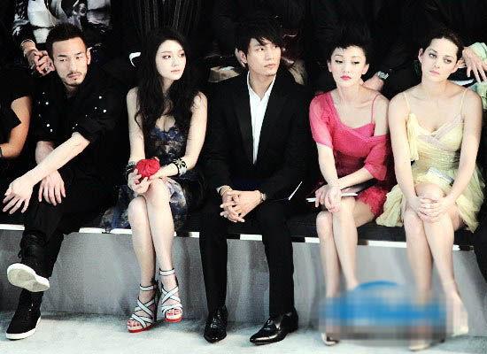 女星与球星合影:贝利抱半裸钟楚红 女星与球星合影:贝利抱半裸钟楚红