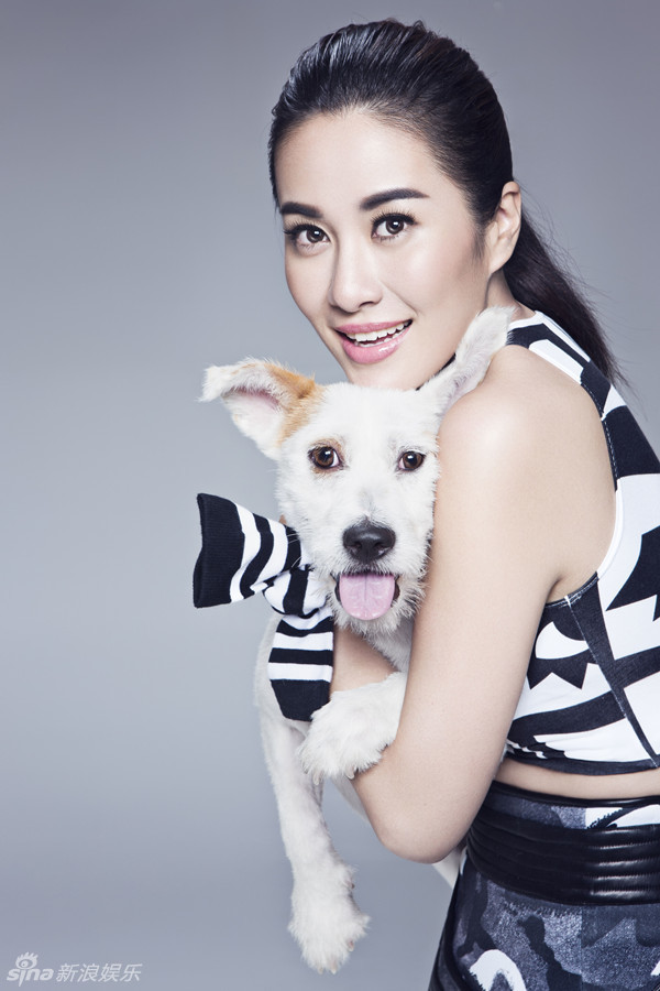     叶璇俏皮又性感