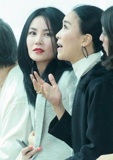 王菲那英同场搞怪热聊