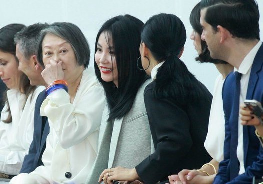 王菲那英同场搞怪热聊