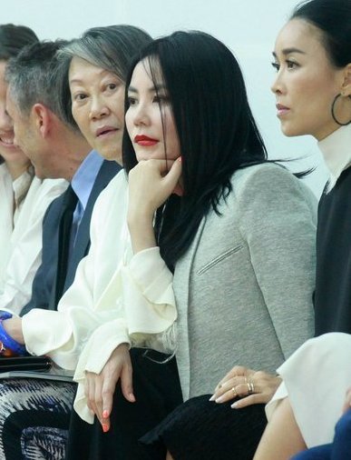 王菲那英同场搞怪热聊