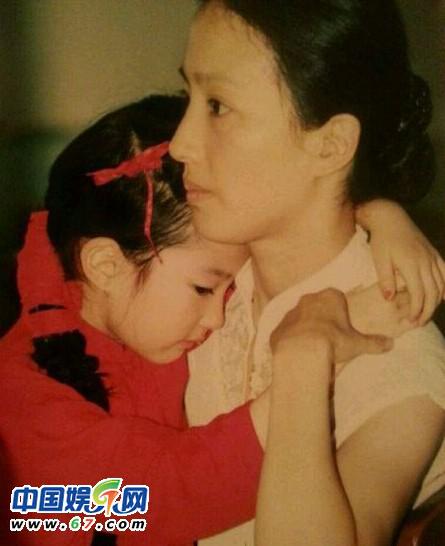 刘亦菲外婆小姨照片曝光 难怪刘亦菲自认“家里最丑”