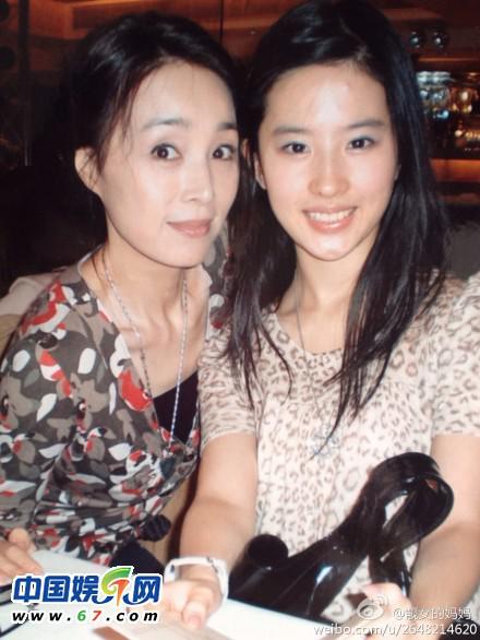 刘亦菲外婆小姨照片曝光 难怪刘亦菲自认“家里最丑”