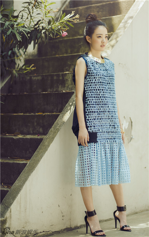 徐璐潮流街拍曝光 演绎当“夏”时尚元素