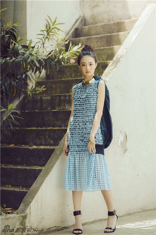 徐璐潮流街拍曝光 演绎当“夏”时尚元素
