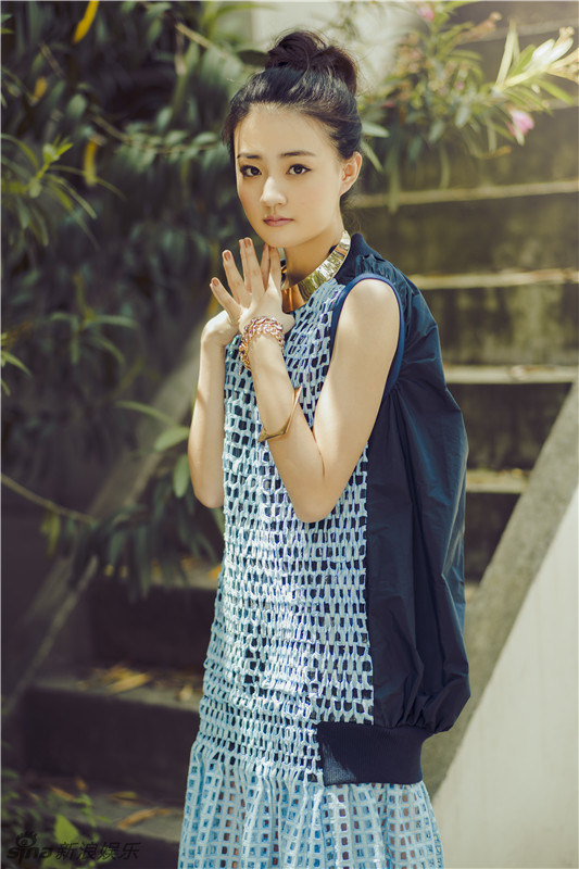 徐璐潮流街拍曝光 演绎当“夏”时尚元素