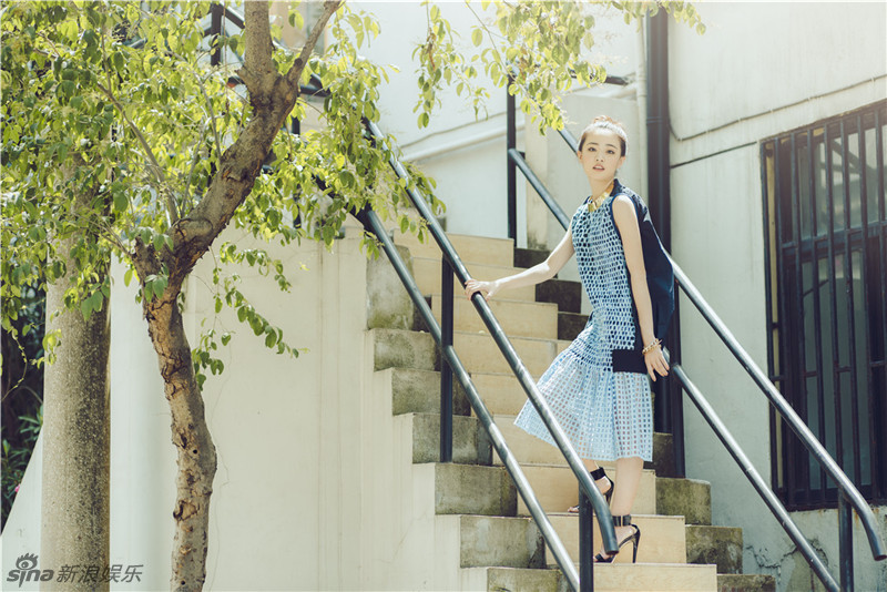 徐璐潮流街拍曝光 演绎当“夏”时尚元素
