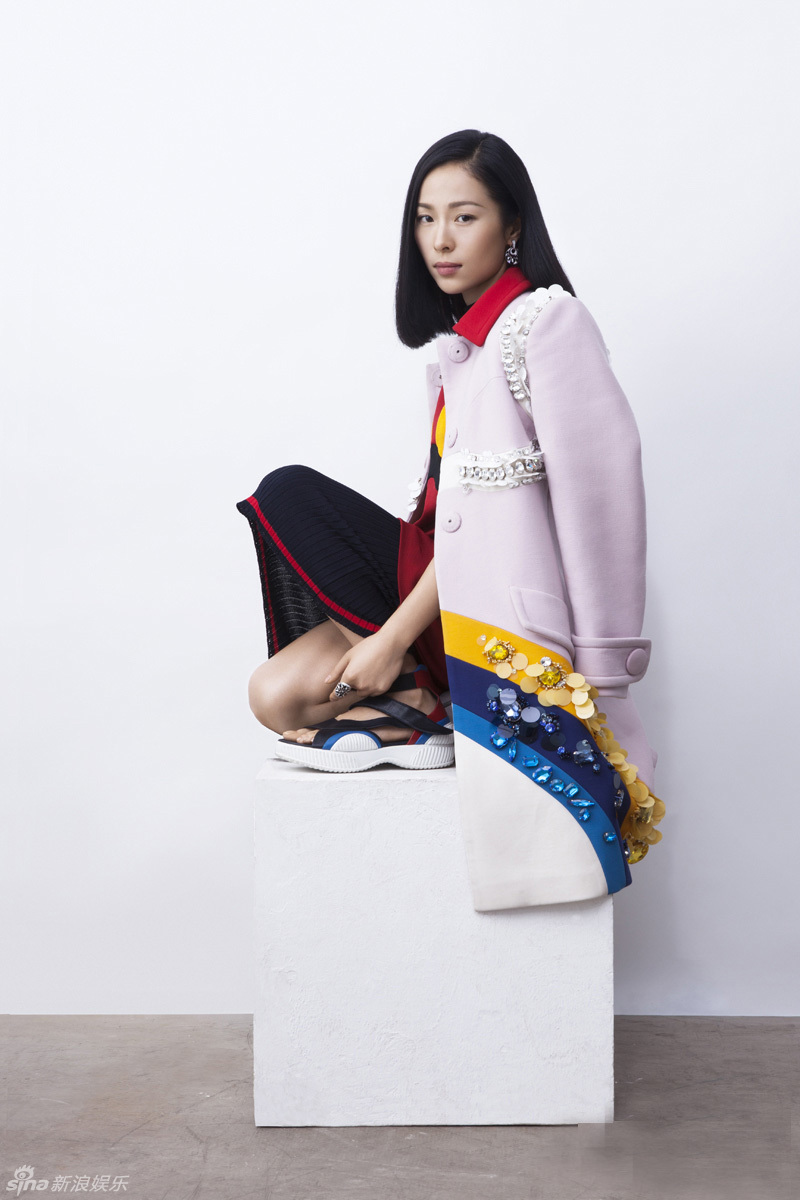 江一燕硬糖气质登封面 演绎有种女性态度