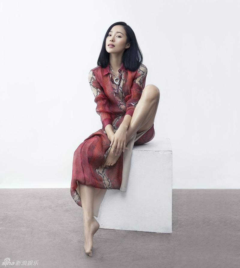 江一燕硬糖气质登封面 演绎有种女性态度