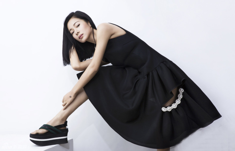 江一燕硬糖气质登封面 演绎有种女性态度