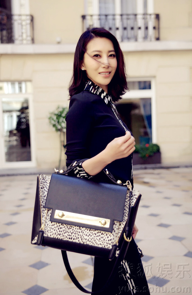     殷旭巴黎时尚街拍曝光 演绎都市女郎