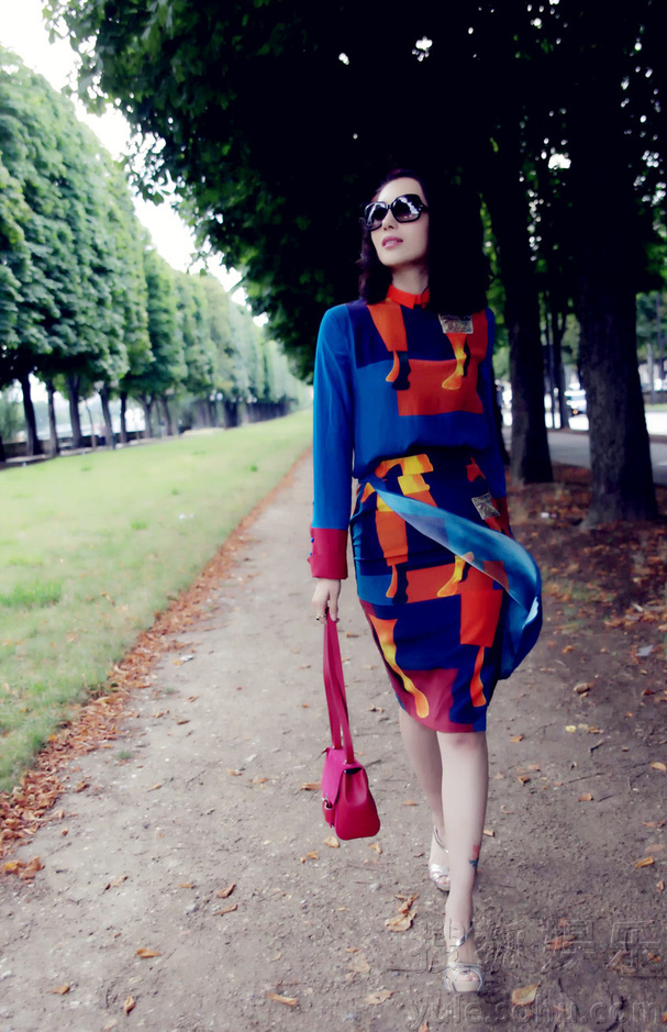     殷旭巴黎时尚街拍曝光 演绎都市女郎