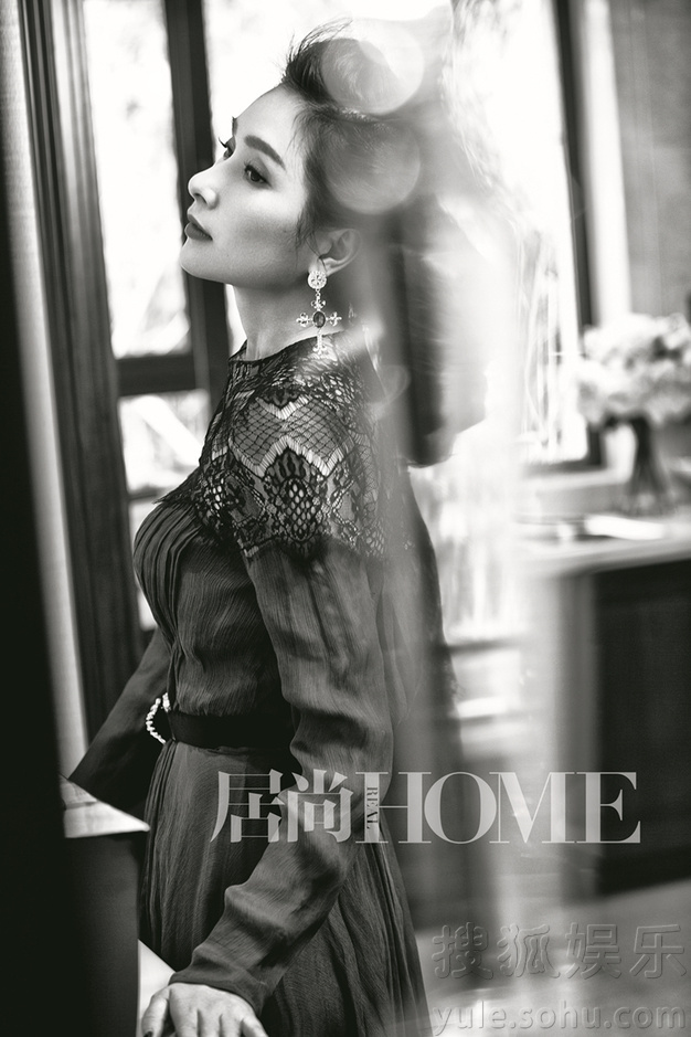     杨恭如荣登时尚杂志封面 演绎高贵典雅女人味