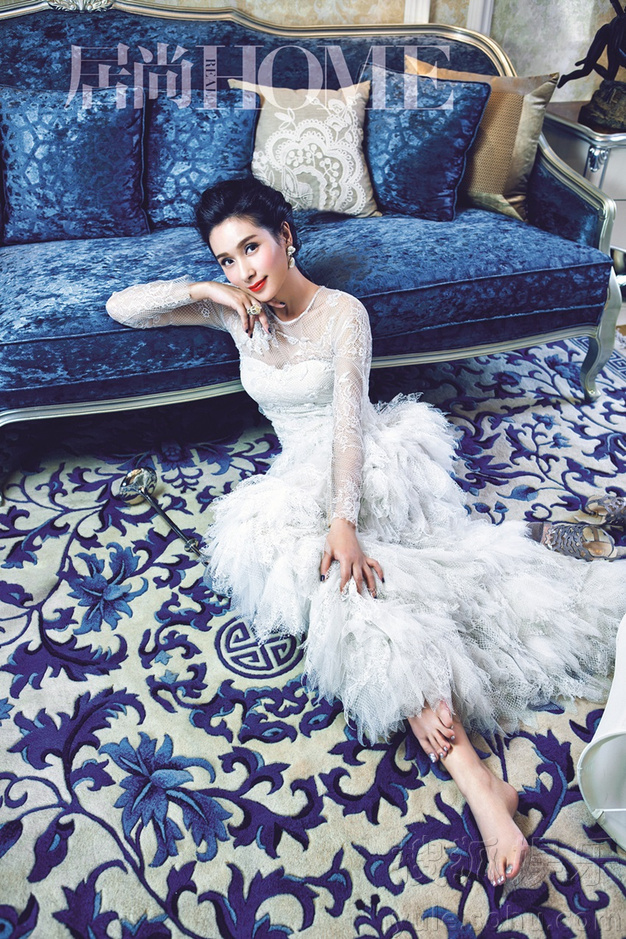     杨恭如荣登时尚杂志封面 演绎高贵典雅女人味