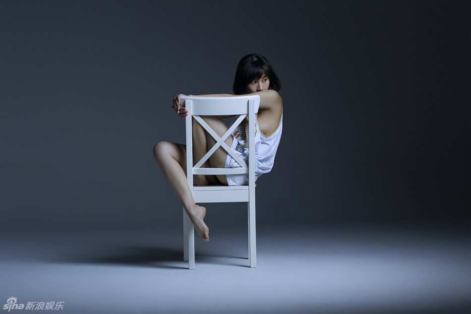 夏梓桐个性写真 活力无限彰显青春本色