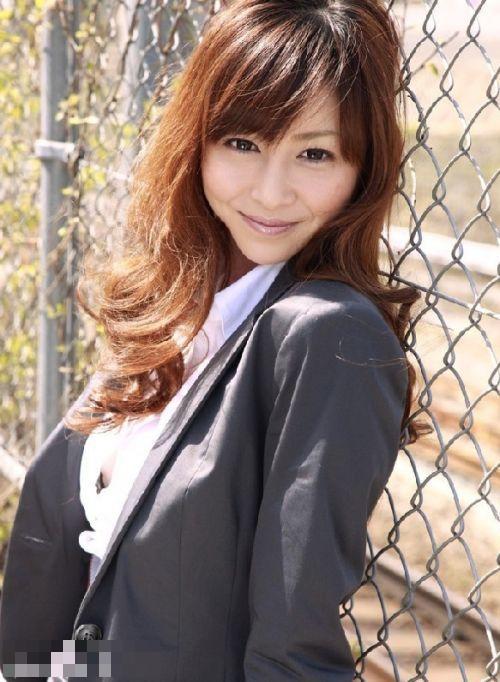 韩国票选亚洲最美女神允儿夺冠刘亦菲垫底 网友：不服