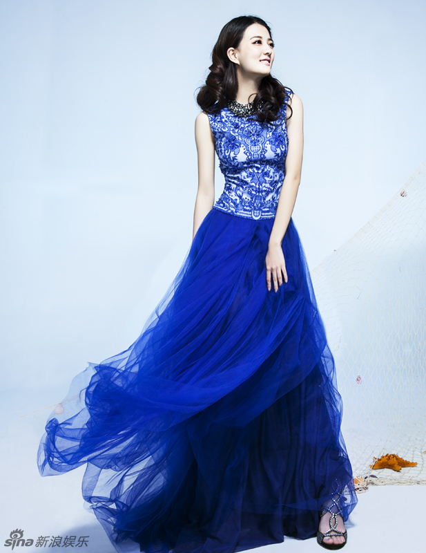 徐璐拍大片化身海的女儿 唯美梦幻仙气足