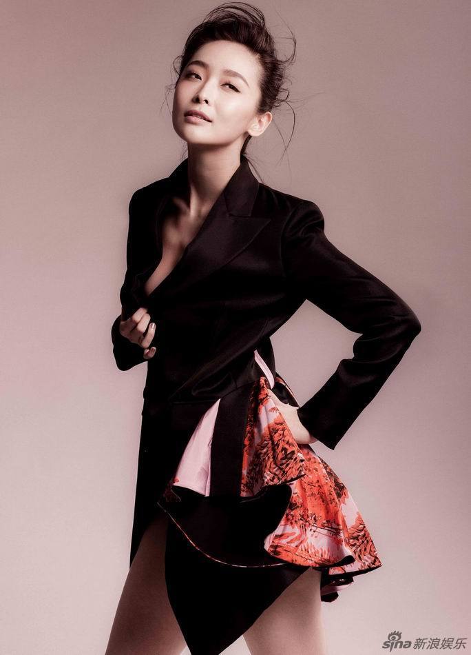 谋女郎李曼写真秀美腿上围傲人