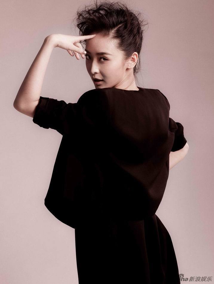 谋女郎李曼写真秀美腿上围傲人