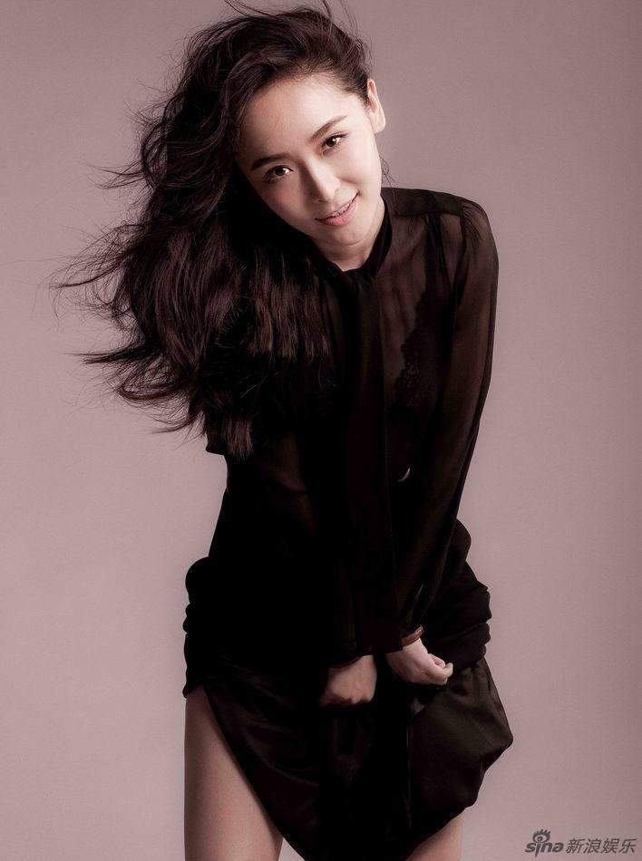 谋女郎李曼写真秀美腿上围傲人