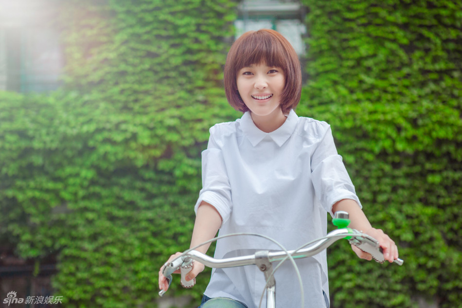     张佳宁欢乐骑车