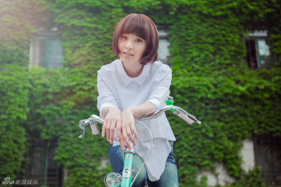     张佳宁欢乐骑车