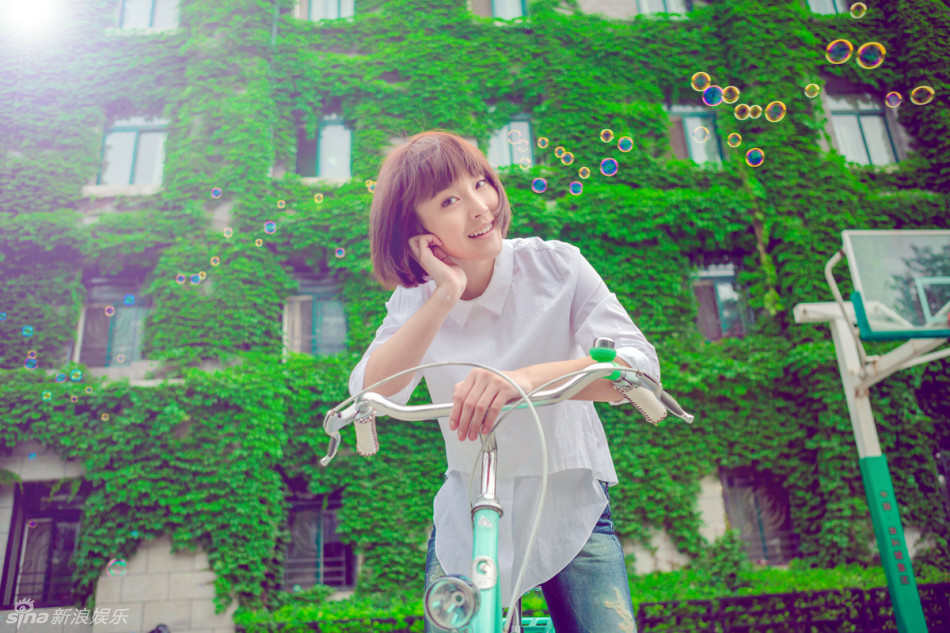     张佳宁欢乐骑车