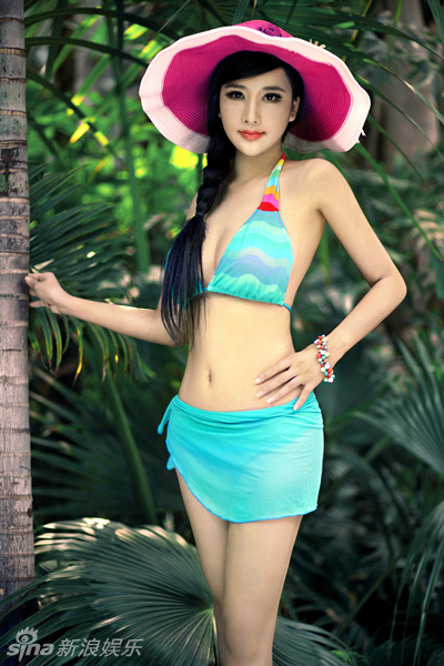 张虹一显傲人身姿 夏日清凉写真曝光