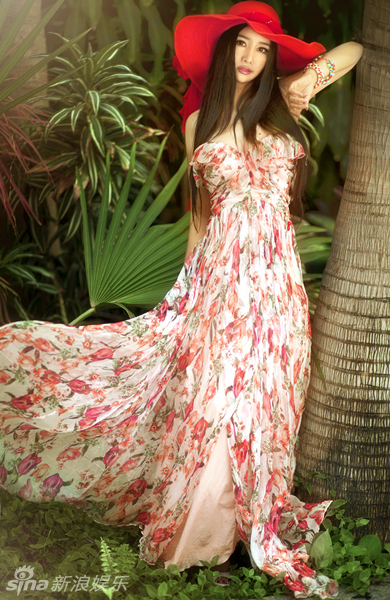 张虹一显傲人身姿 夏日清凉写真曝光