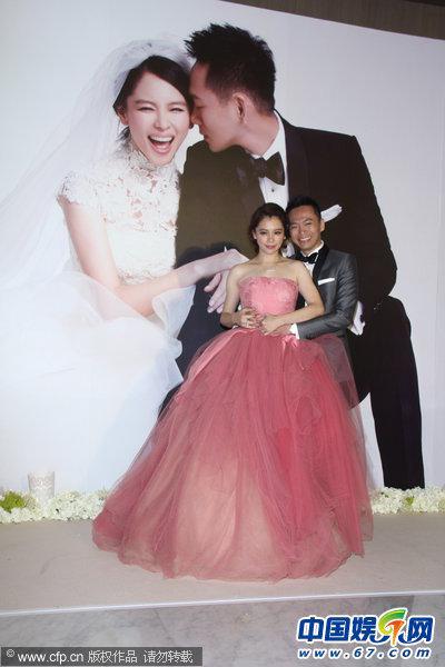 徐若瑄婚宴奢侈现场曝光 与老公李云峰嘴对嘴热吻