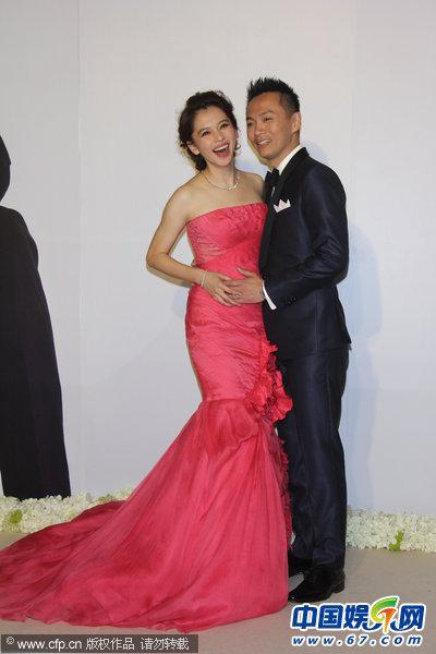 徐若瑄婚宴奢侈现场曝光 与老公李云峰嘴对嘴热吻