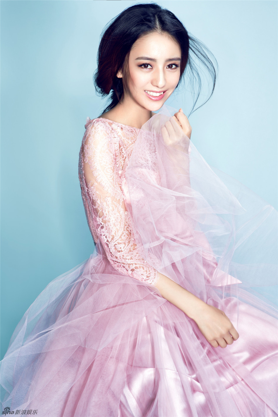 佟丽娅少女系写真曝光 粉红纱裙仙范十足