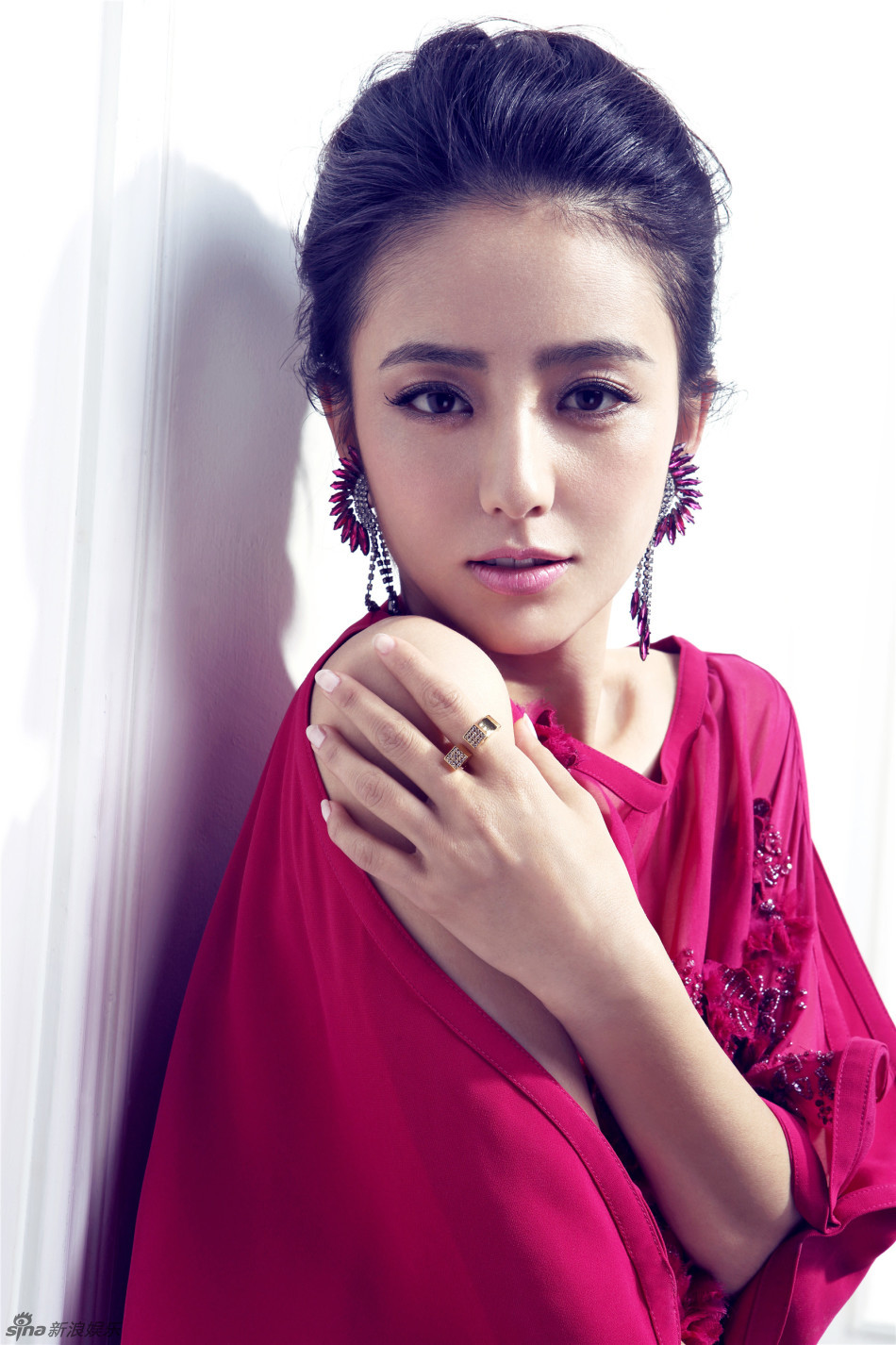 佟丽娅少女系写真曝光 粉红纱裙仙范十足