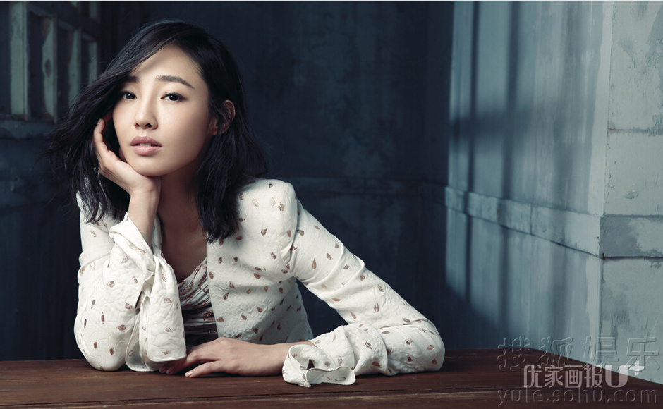     白百何冷艳登封面 摩登造型打造另类宫廷风