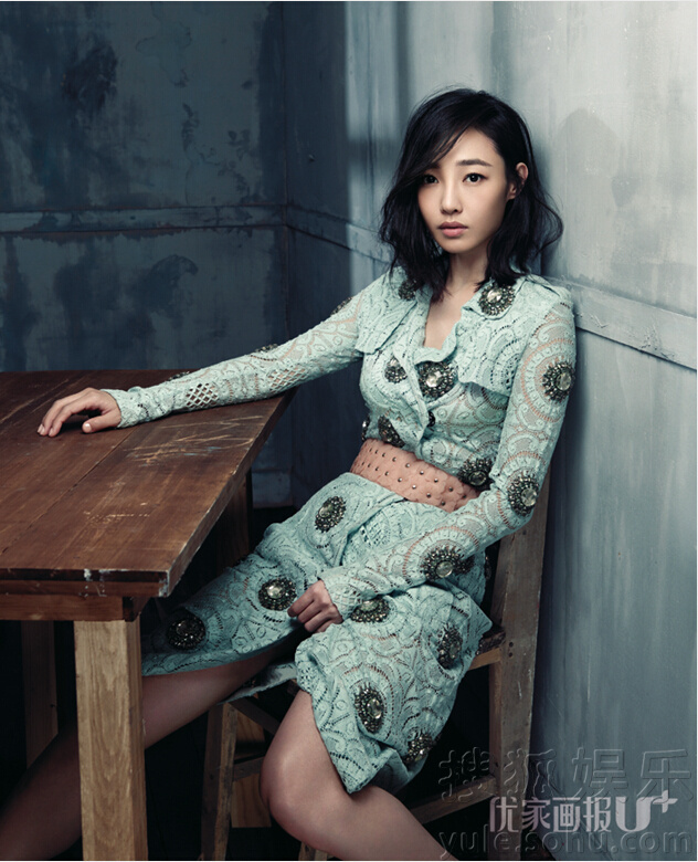     白百何冷艳登封面 摩登造型打造另类宫廷风