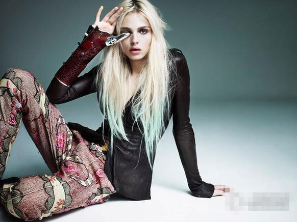 全球最美男模宣布已变性 未来不会再走男装秀