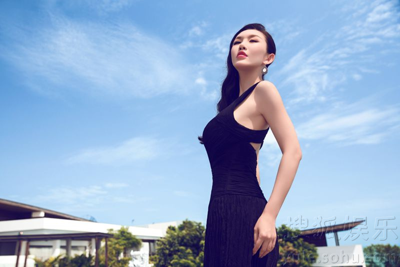     周诗雅新写真展别样苏梅风情 上演性感诱惑