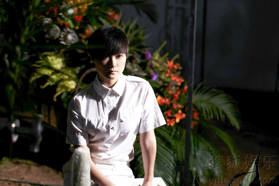     李宇春七夕送音乐花书 只为“不知遇见的你”