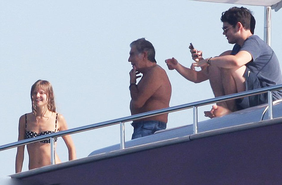 罗伯特-卡沃利与小女友Lina Nilson在游艇上