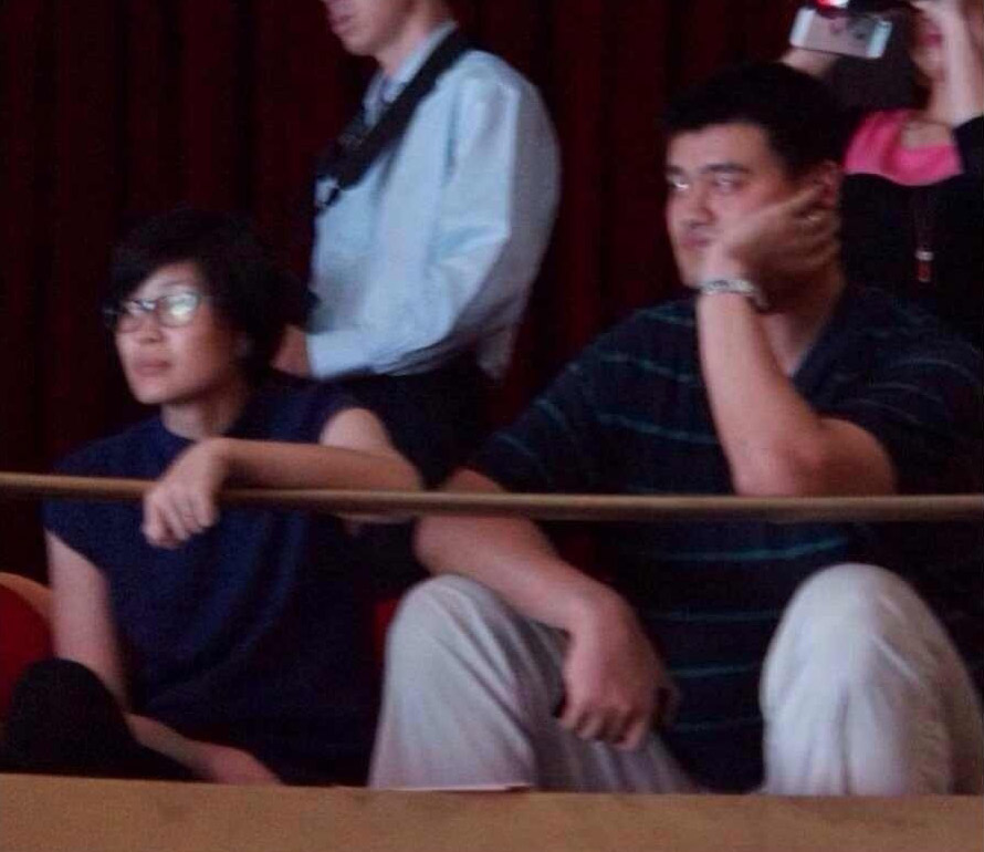 文章马伊琍看女儿演出无表情 姚明王志文携妻同现身