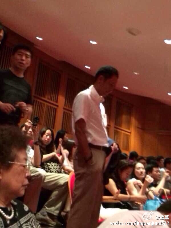 文章马伊琍看女儿演出无表情 姚明王志文携妻同现身