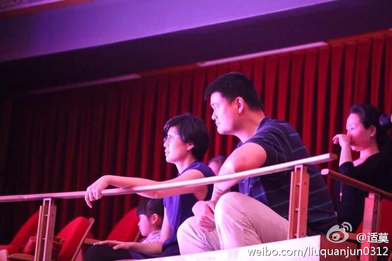 文章马伊琍看女儿演出无表情 姚明王志文携妻同现身