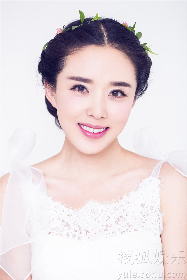     颜丹晨梦幻新娘写真 氧气女神诠释幸福女人范儿