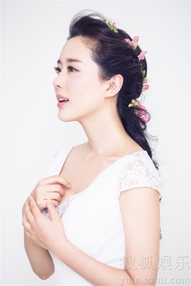     颜丹晨梦幻新娘写真 氧气女神诠释幸福女人范儿