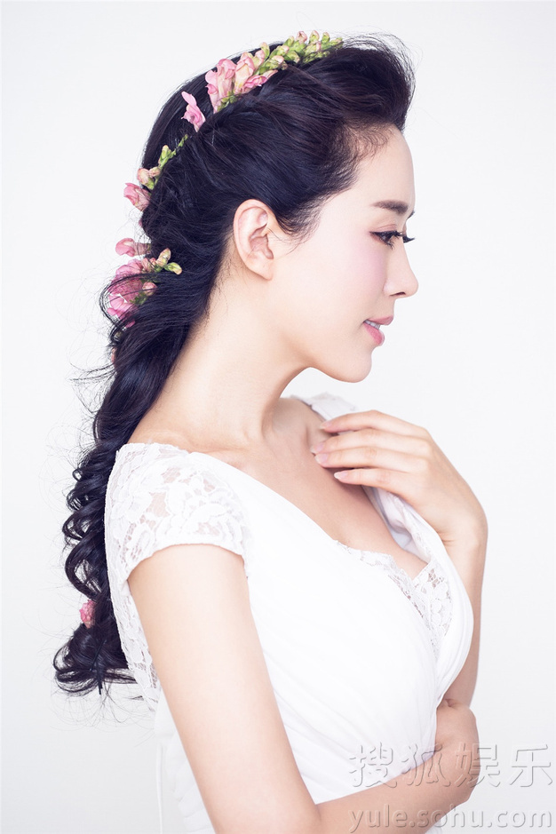     颜丹晨梦幻新娘写真 氧气女神诠释幸福女人范儿