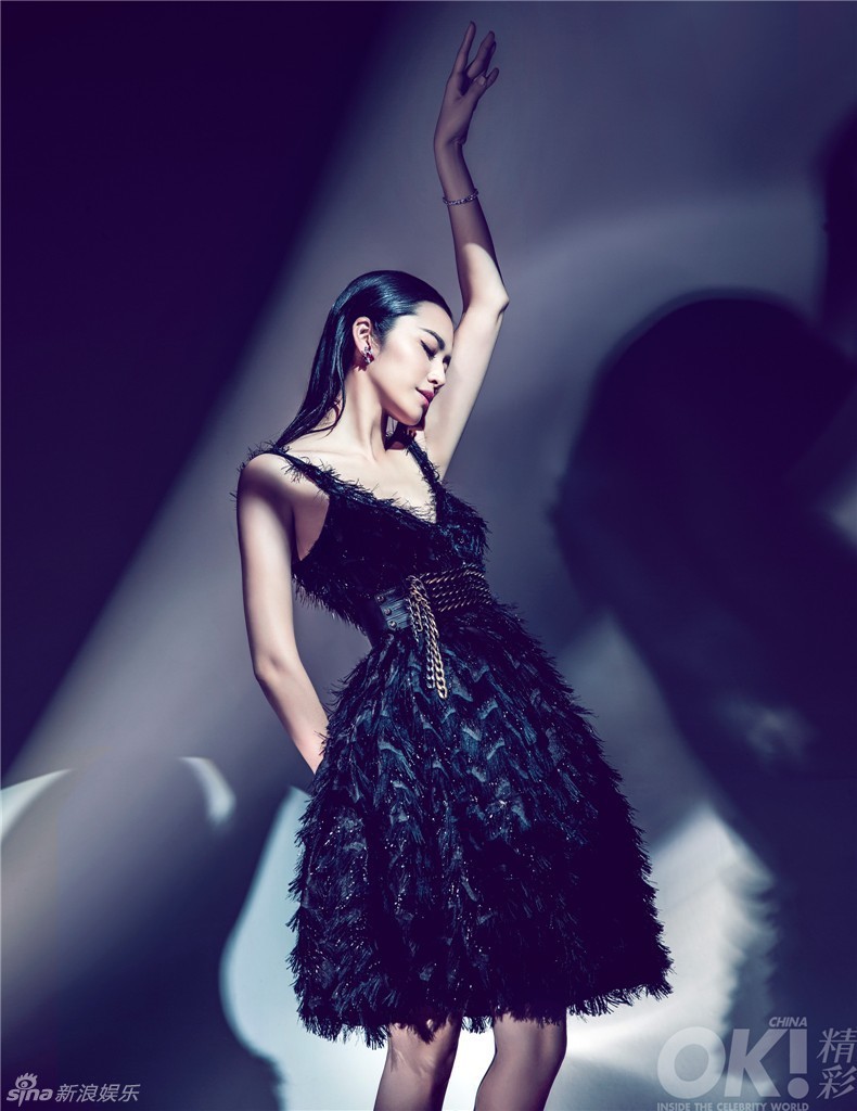     姚晨光影下显性感