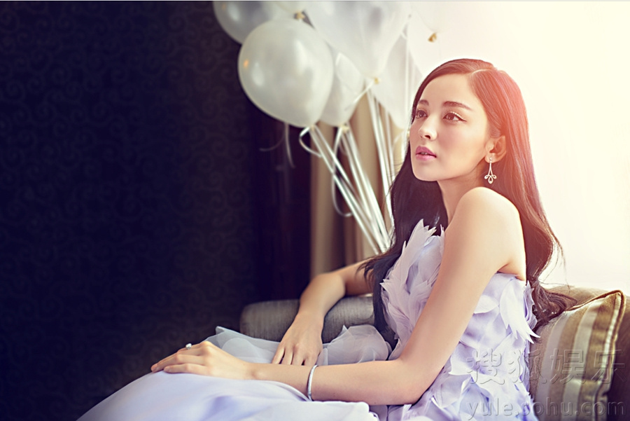     娜扎淡紫纱裙登封面 唯美梦幻灵动优雅