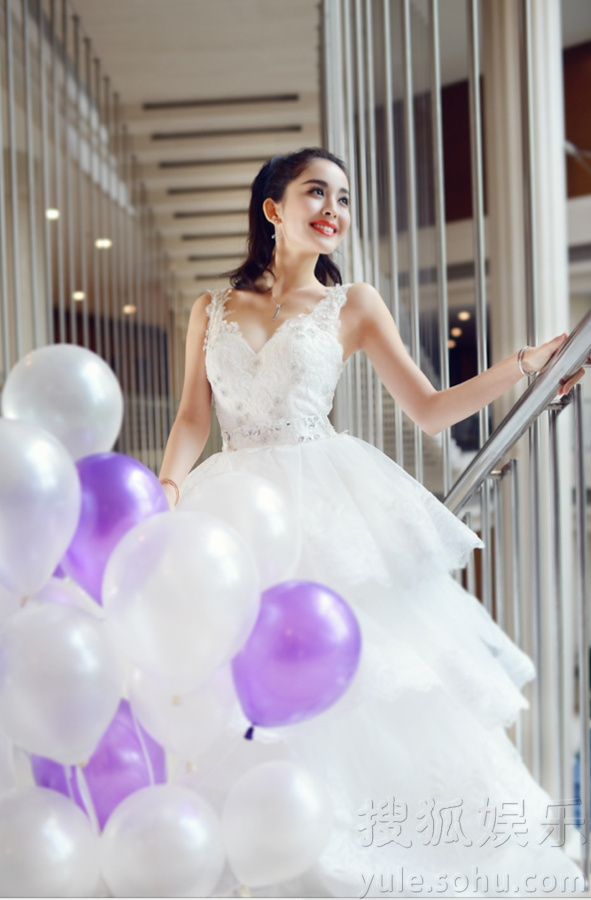     娜扎淡紫纱裙登封面 唯美梦幻灵动优雅