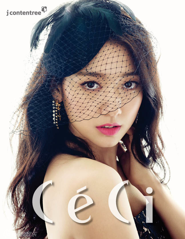 演员朴信惠拍写真 秀甜美法式风情